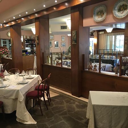 Hotel Ristorante La Lanterna Кастельнуово-ді-Гарфаньяна Екстер'єр фото