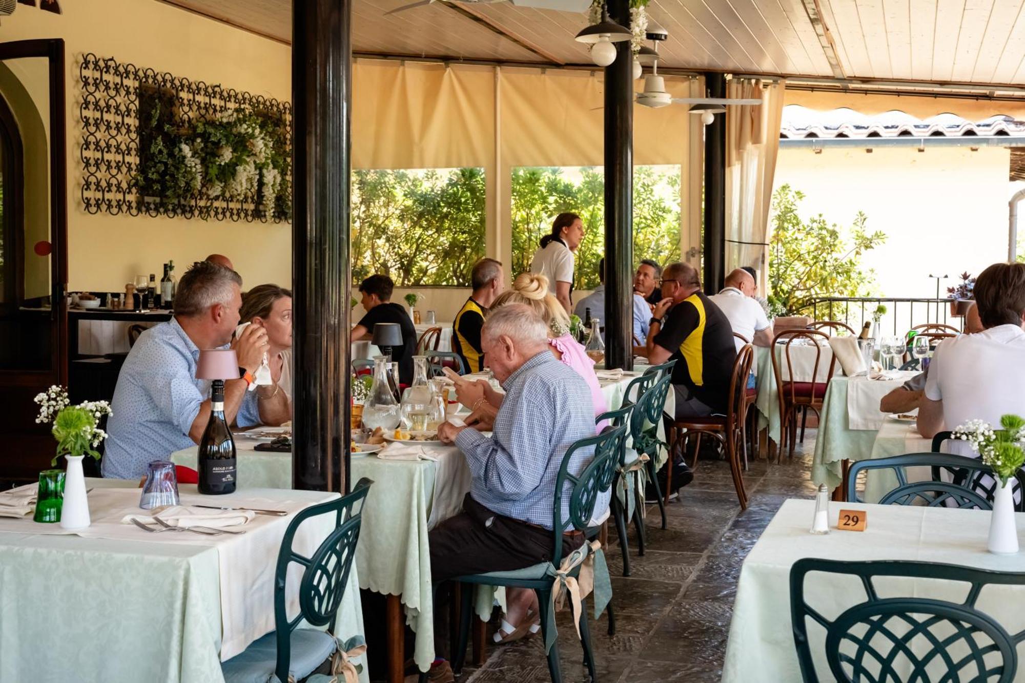 Hotel Ristorante La Lanterna Кастельнуово-ді-Гарфаньяна Екстер'єр фото