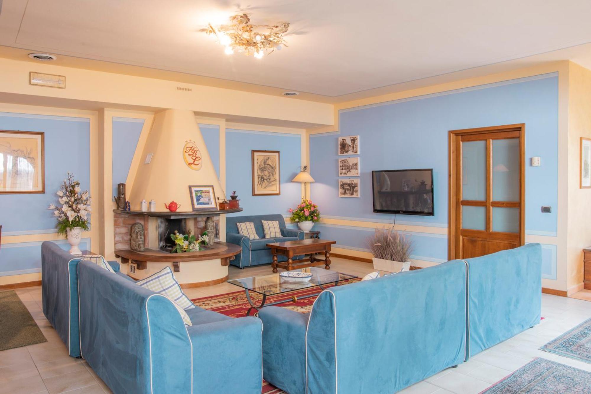 Hotel Ristorante La Lanterna Кастельнуово-ді-Гарфаньяна Екстер'єр фото