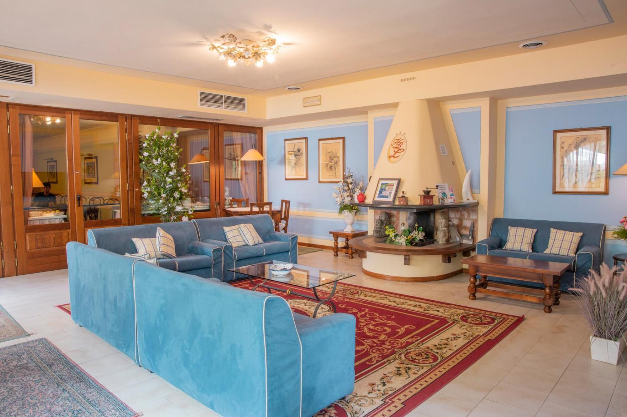 Hotel Ristorante La Lanterna Кастельнуово-ді-Гарфаньяна Екстер'єр фото