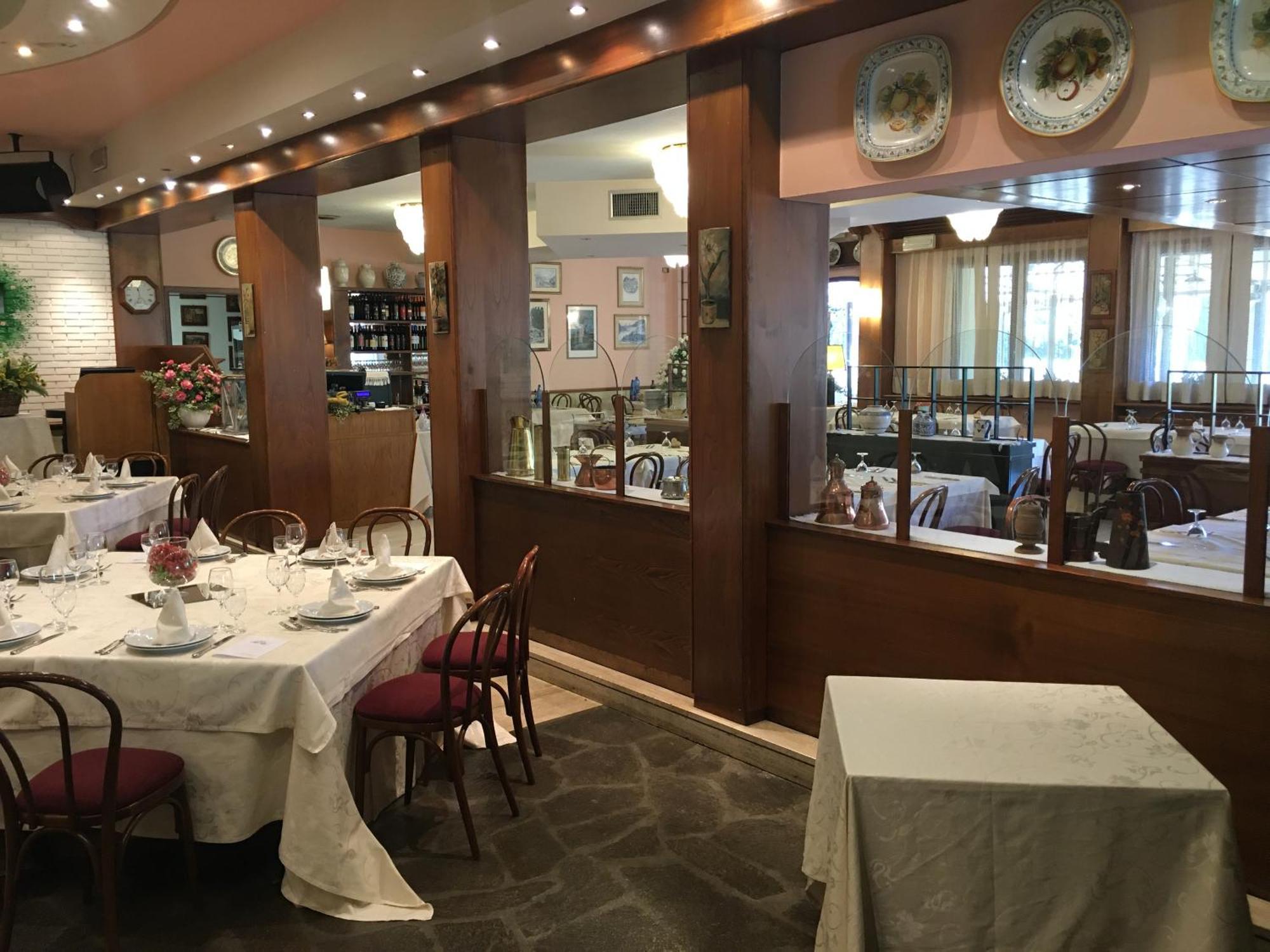 Hotel Ristorante La Lanterna Кастельнуово-ді-Гарфаньяна Екстер'єр фото