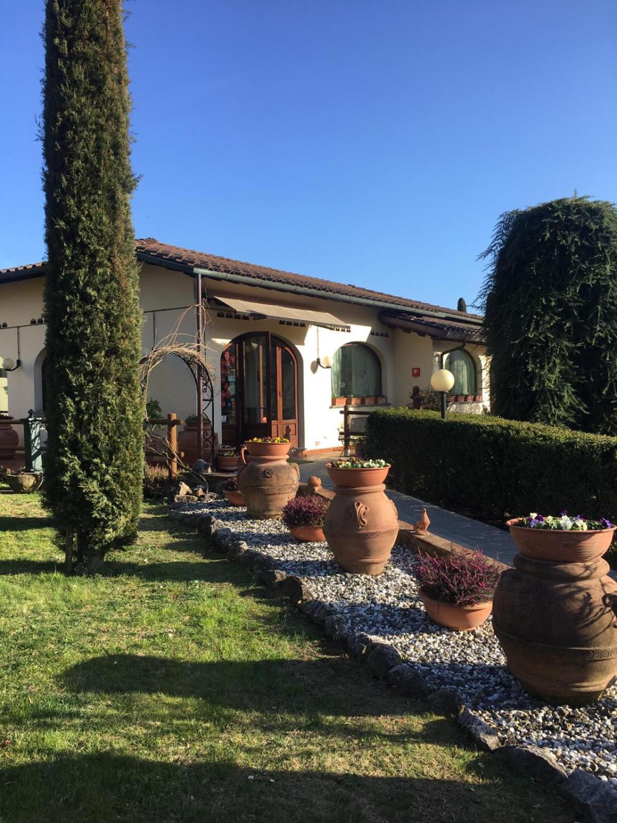 Hotel Ristorante La Lanterna Кастельнуово-ді-Гарфаньяна Екстер'єр фото