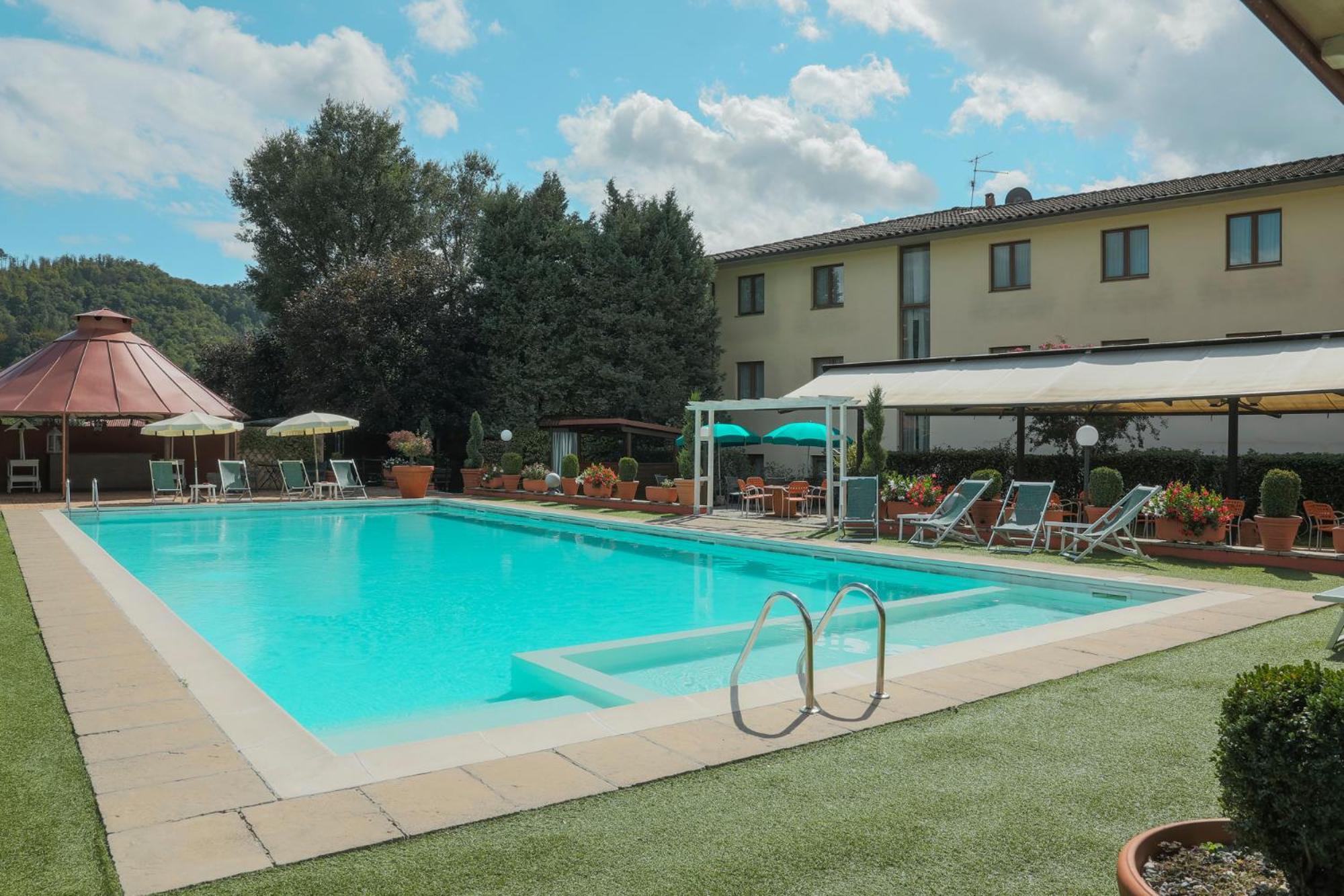 Hotel Ristorante La Lanterna Кастельнуово-ді-Гарфаньяна Екстер'єр фото