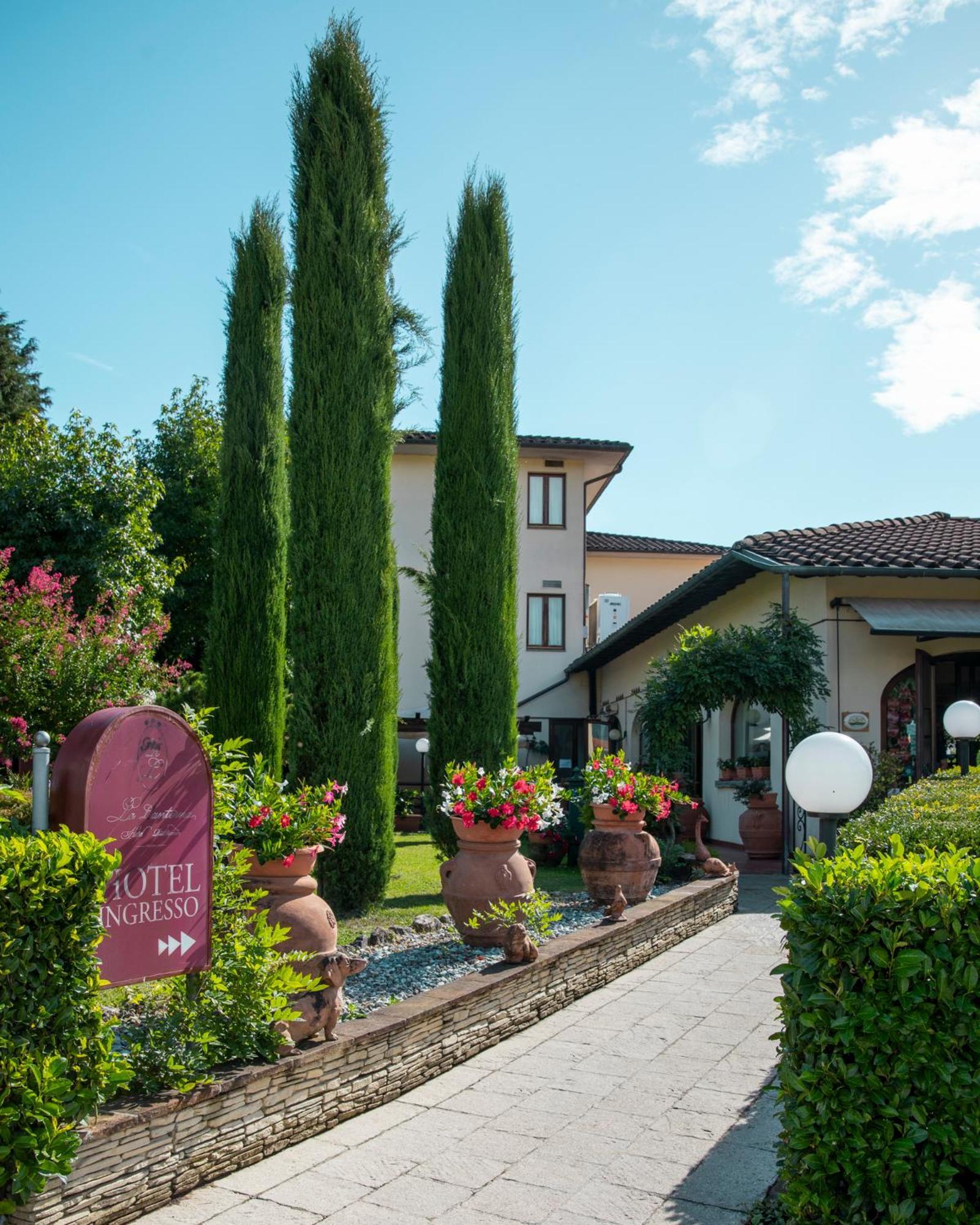 Hotel Ristorante La Lanterna Кастельнуово-ді-Гарфаньяна Екстер'єр фото